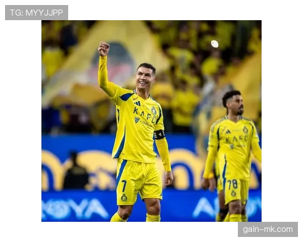 狼堡激战引爆球迷热议：精彩进球与战术博弈成全场焦点