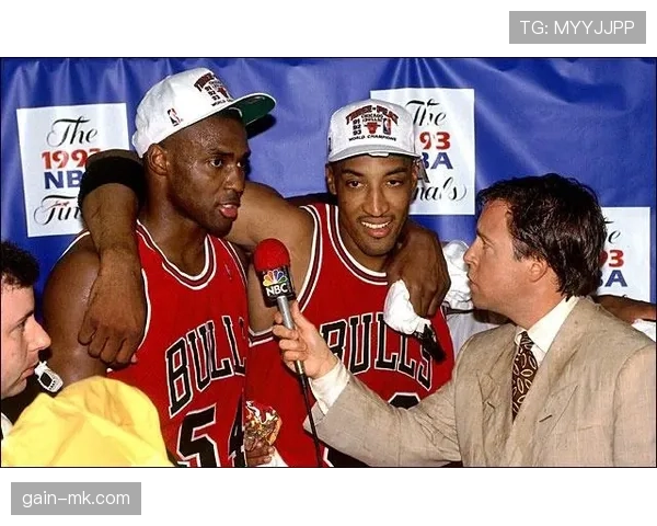 登贝莱居然穿拖鞋去训练？这日常反差我看懵了！