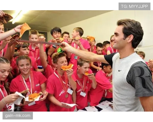 费德勒这日常居然能低调成这样，豪宅里都没人发现他开party？